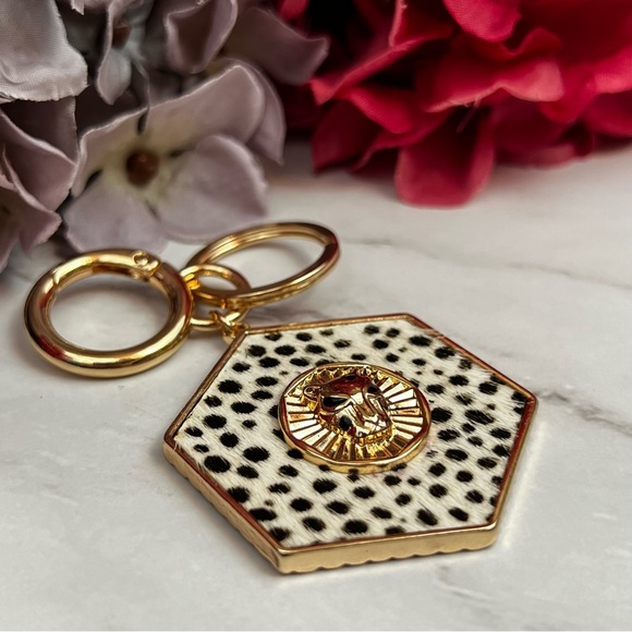 Gorgeous Golden Cheetah and Leopard Hexagon Keychain Charm - Picture 6 of 16